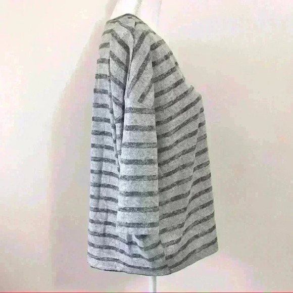 Kendall + Kylie Striped Knit V-Neck Top - Picture 5 of 8